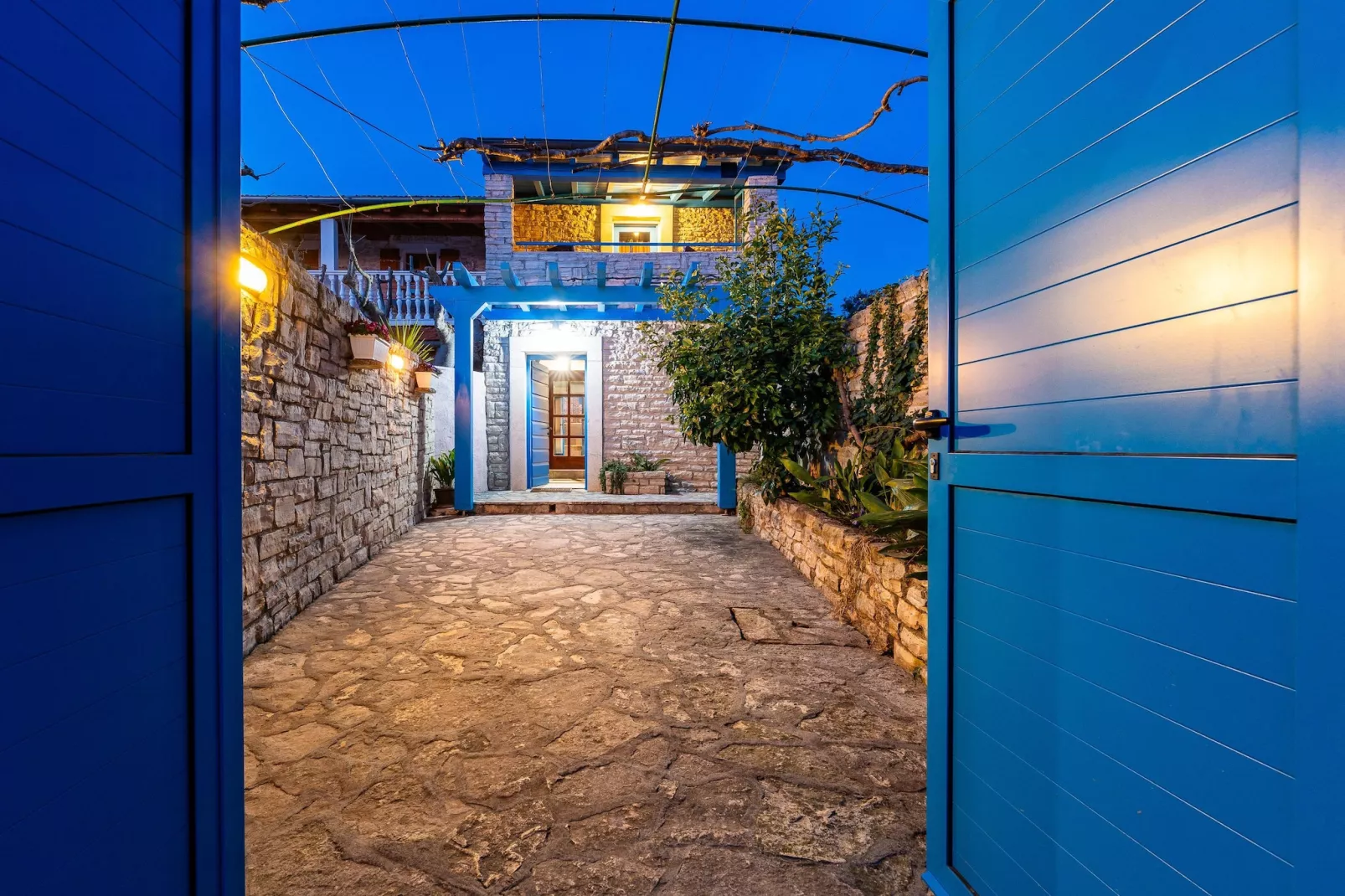 Dalmatian house Sukosan - Exterior in summer