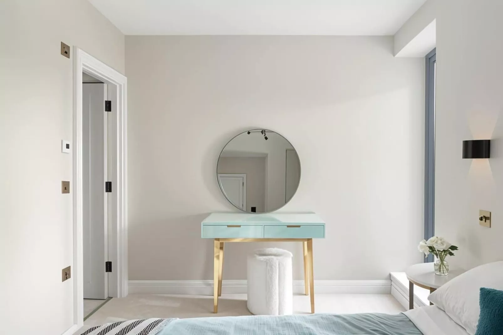 Luxury New Build 2-Bed 2-Bath  Wimbledon - Bedroom