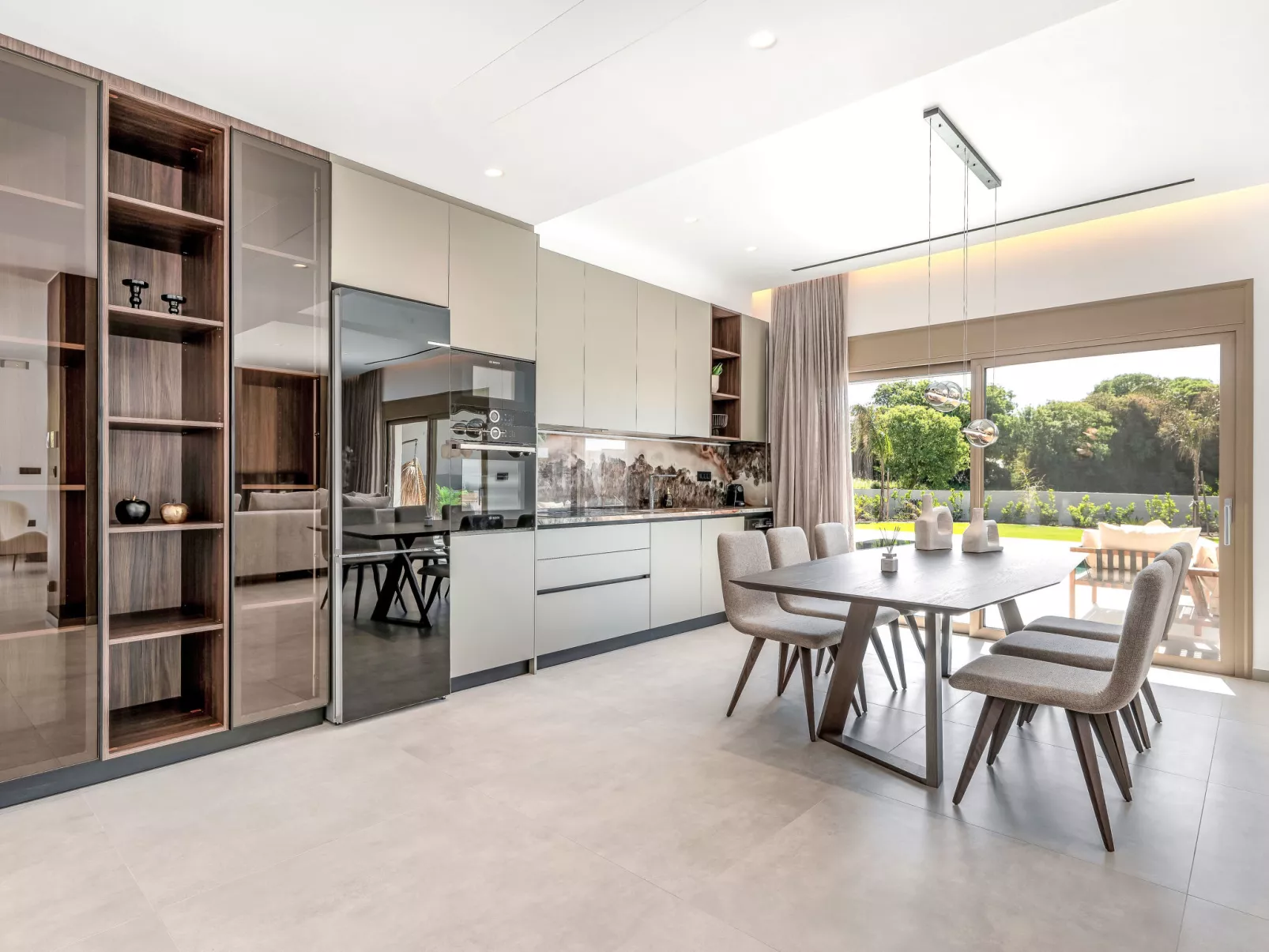 Ruby Paradise - Drinnen