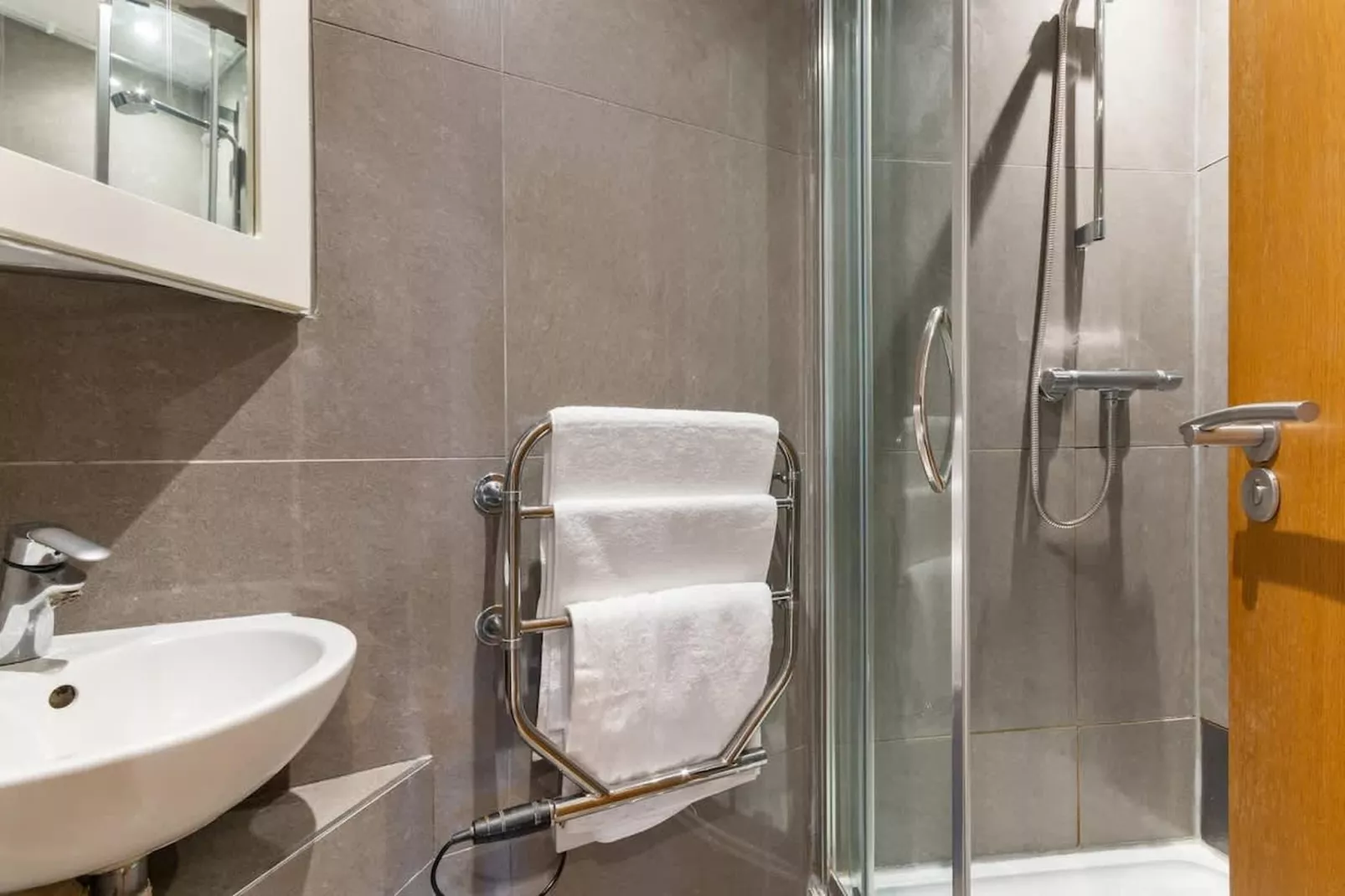 Modern 1-Bed near Fulham Broadway - Bathroom