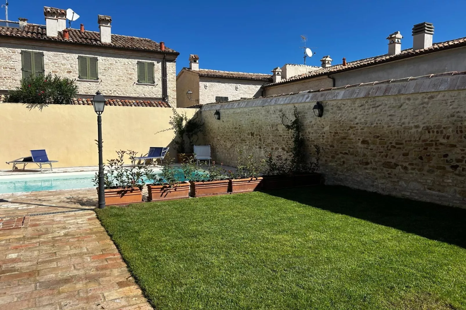 Novilara - Gardens in summer