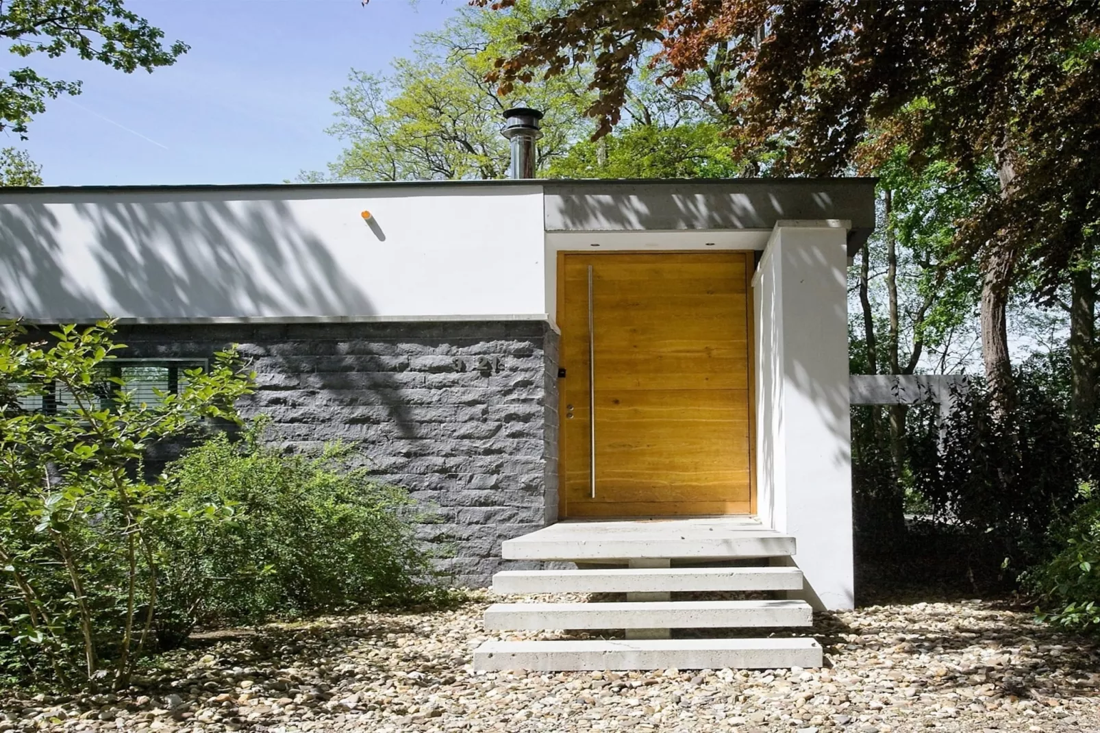 Betonnen Boshuis - Außenbereich Sommer