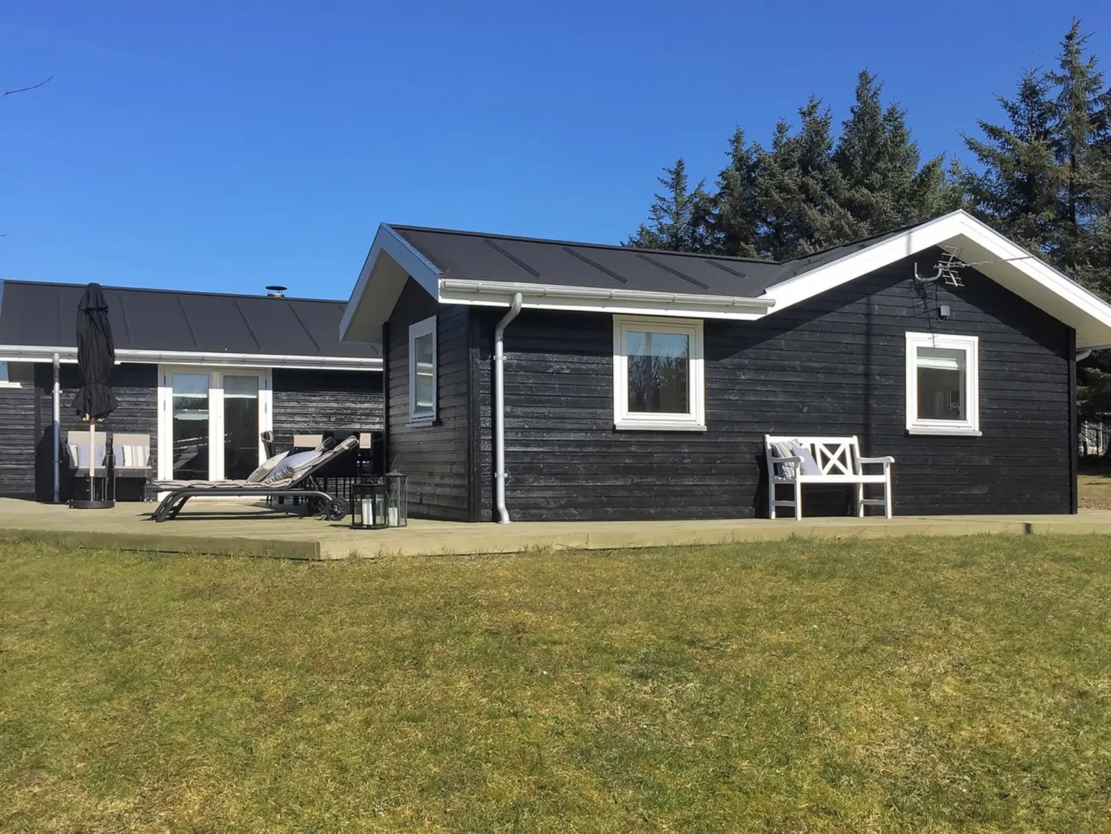 "Bylgja" - 1.7km from the sea - Outside