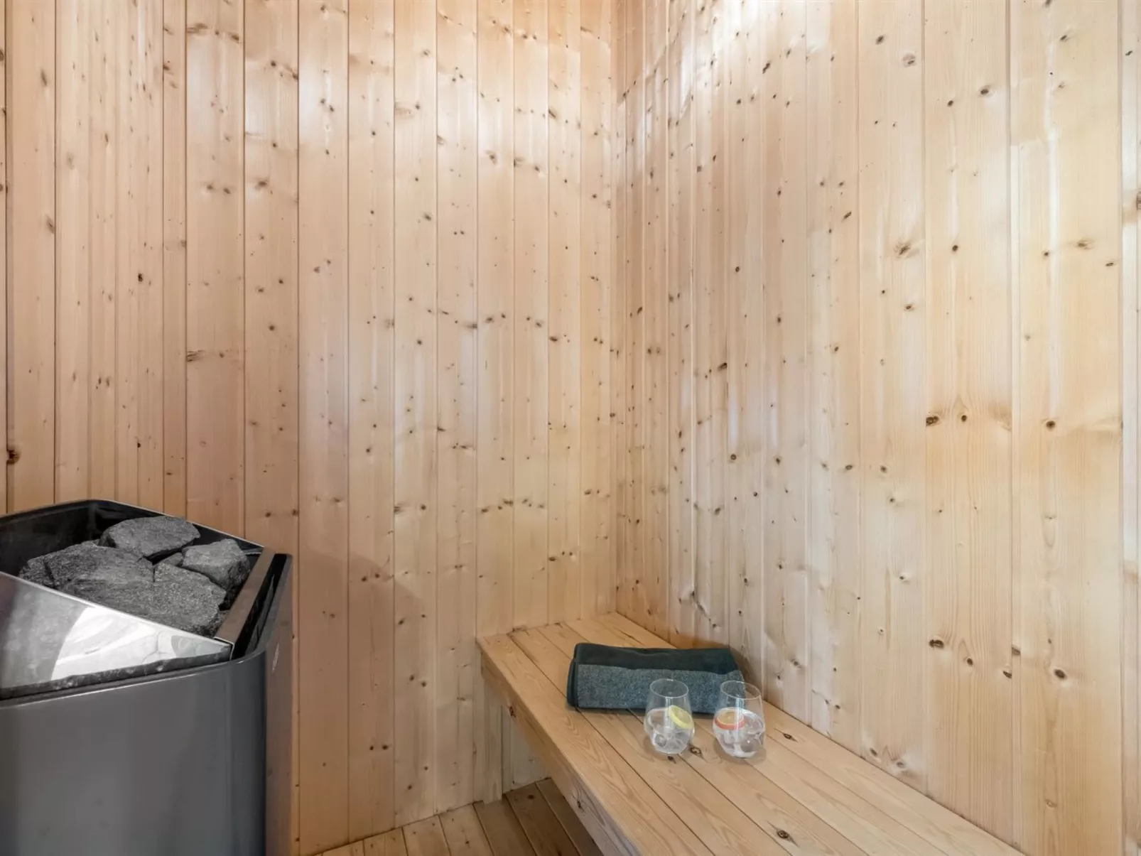 "Tinka" - 1.2km to the fjord - Dedans