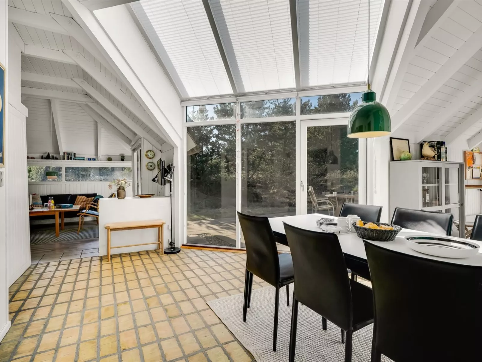 "Udder" - 1.3km from the sea - Inside