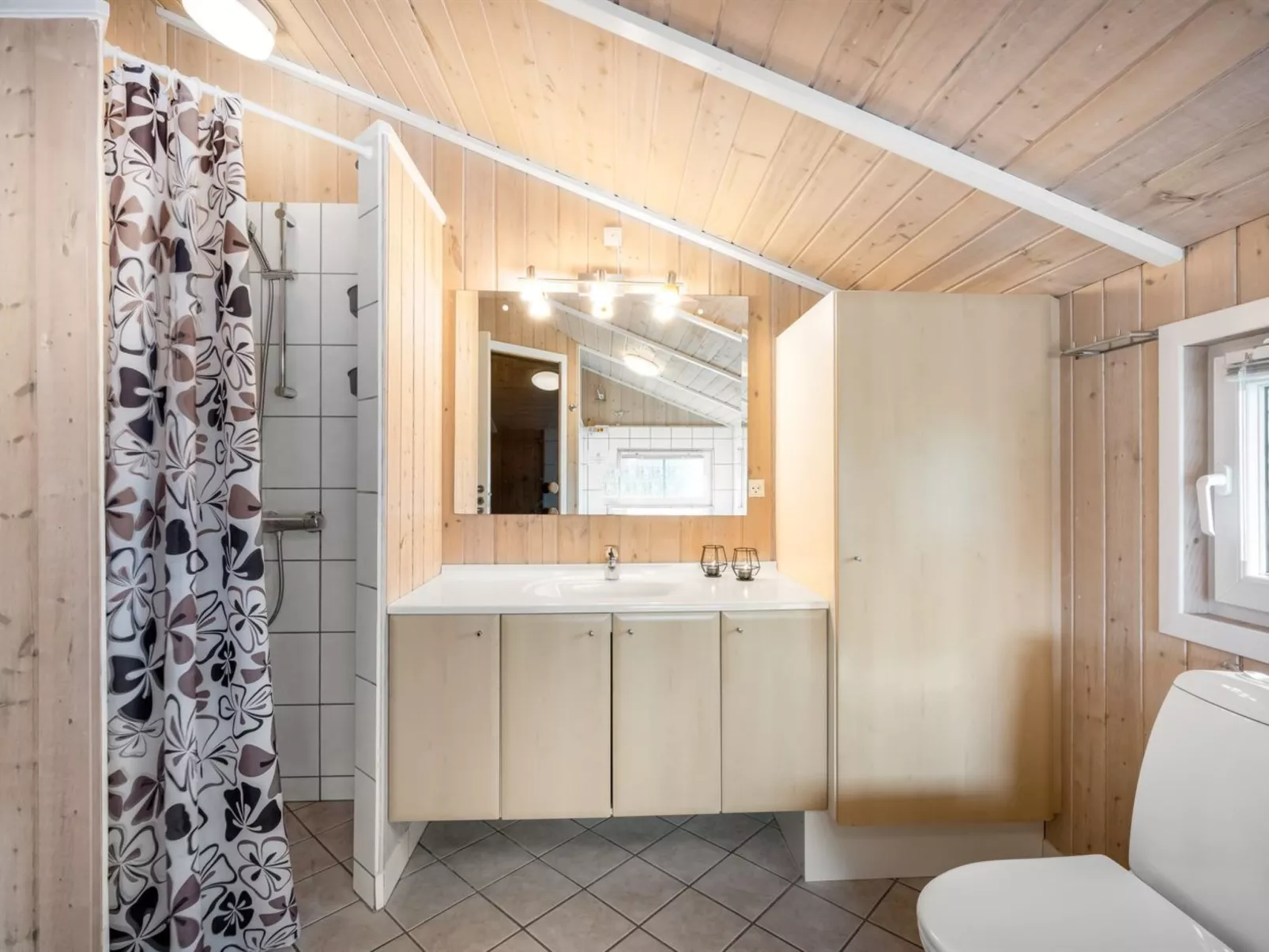 "Tinka" - 1.2km to the fjord - Dedans