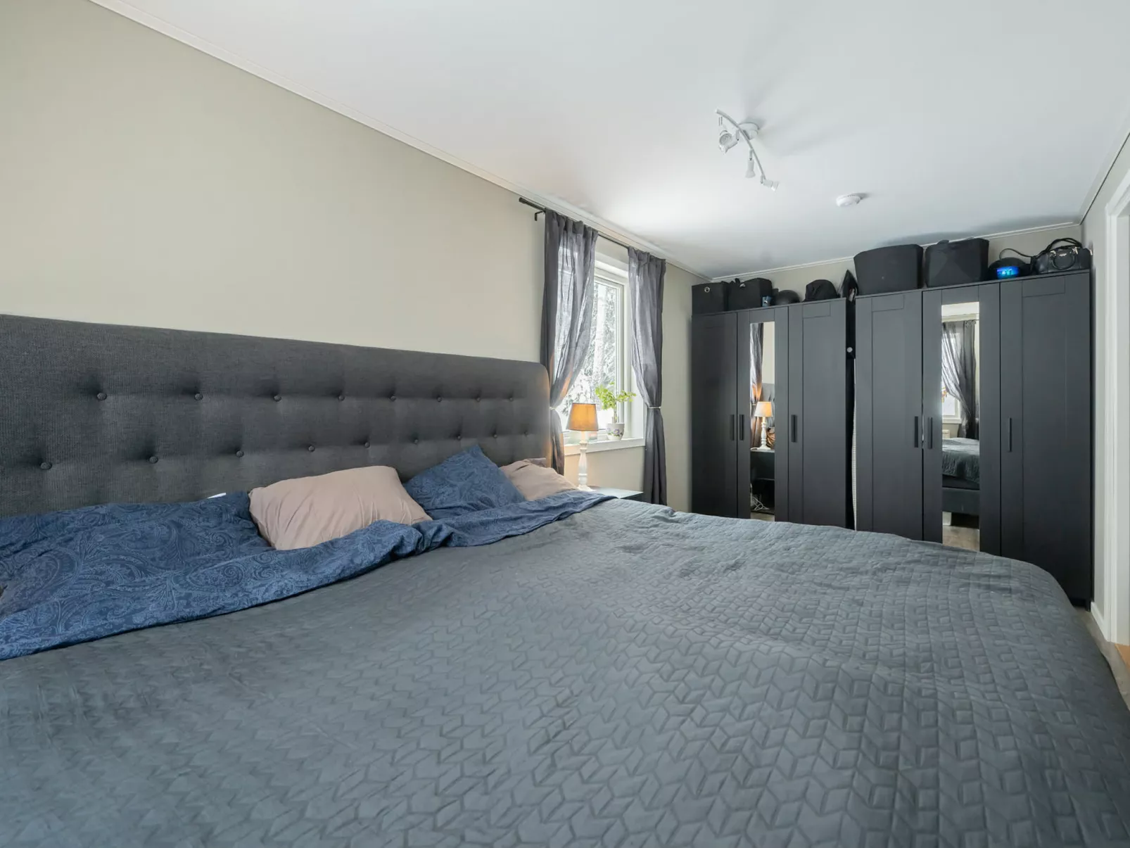 Paradislyckan - Drinnen