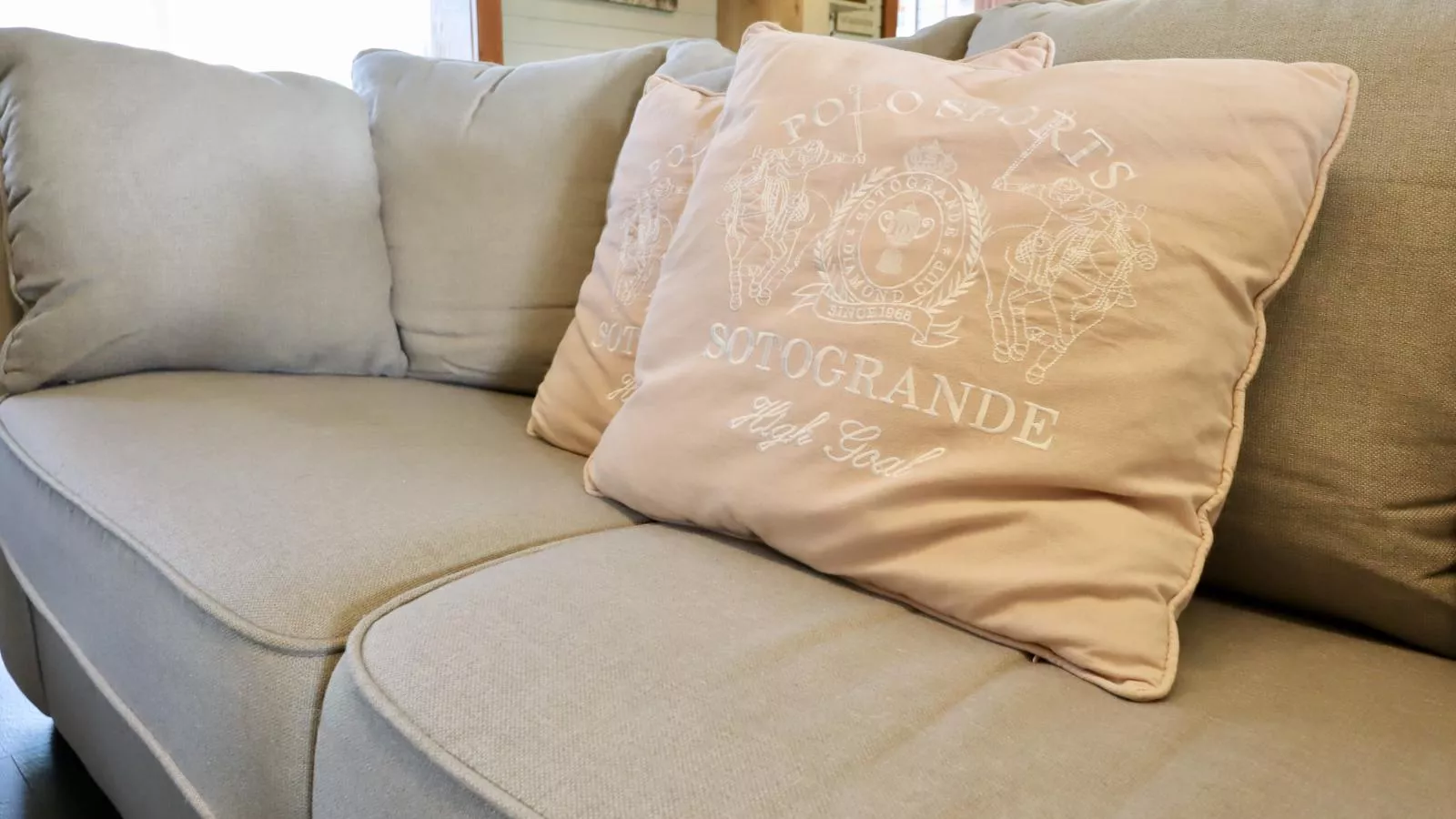 Myrabelle - Living room