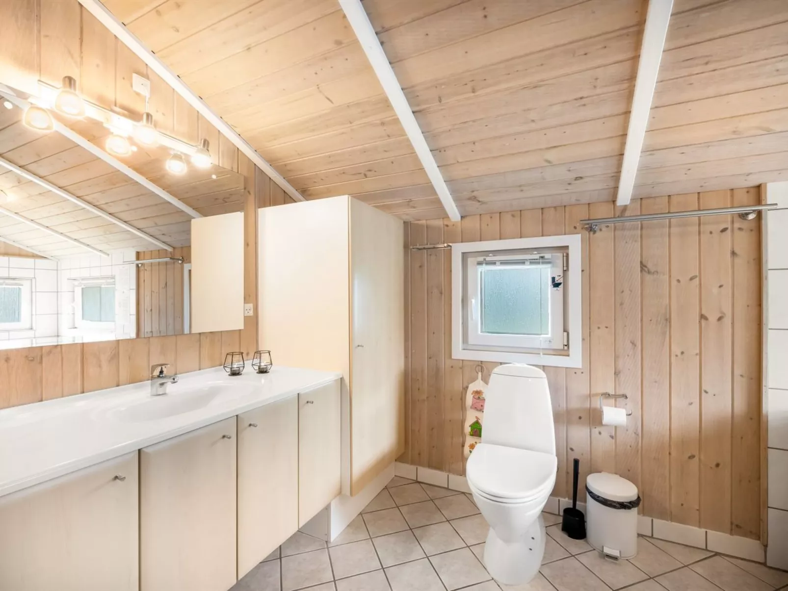 "Tinka" - 1.2km to the fjord - Dedans