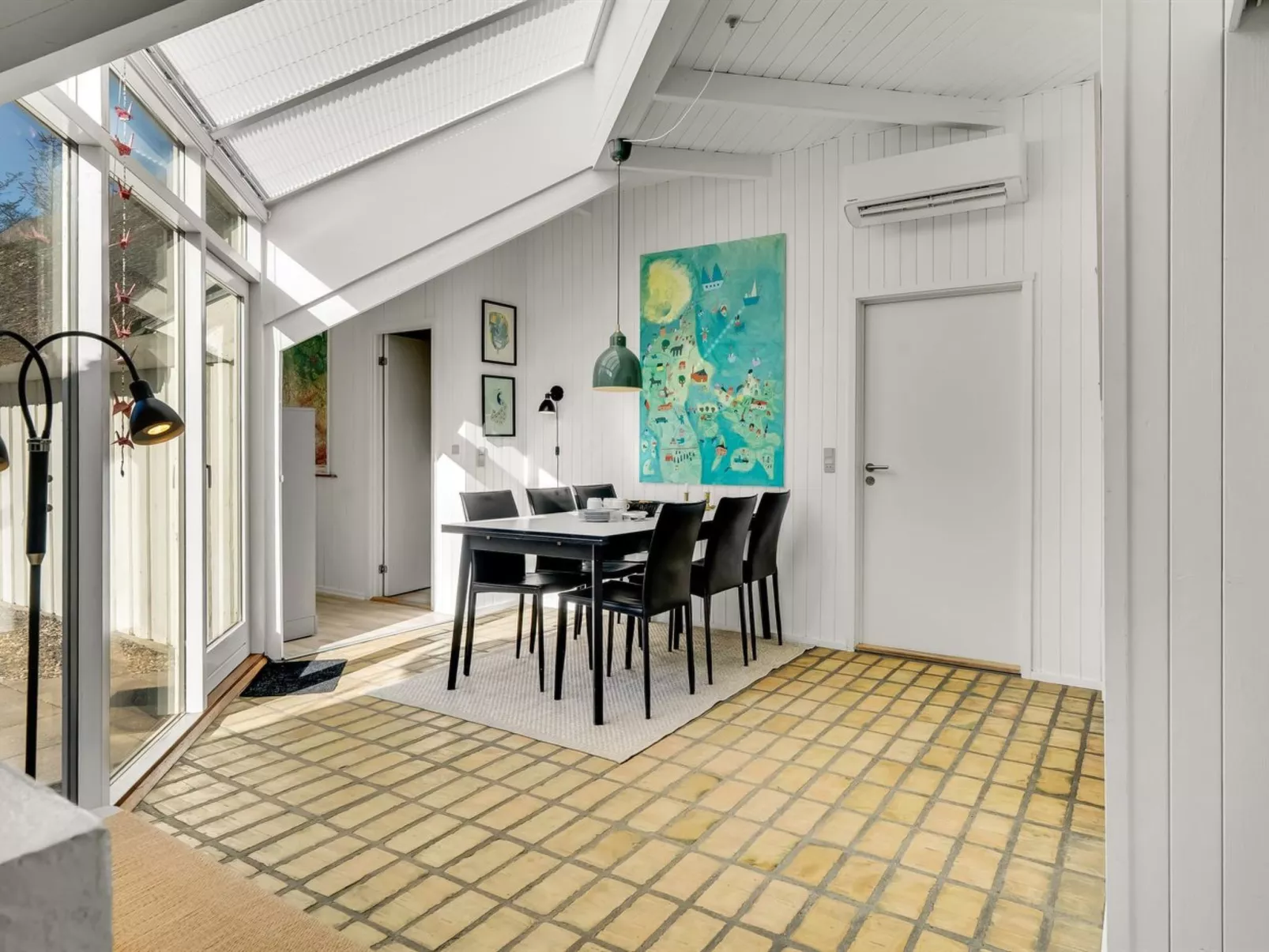 "Udder" - 1.3km from the sea - Inside