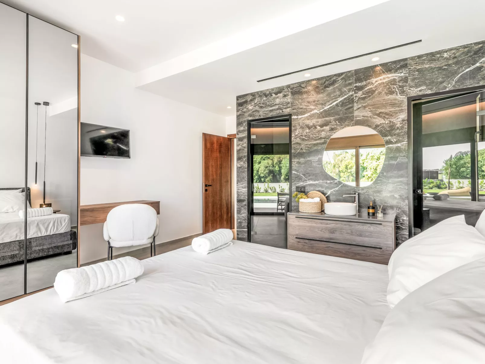 Ruby Paradise - Drinnen