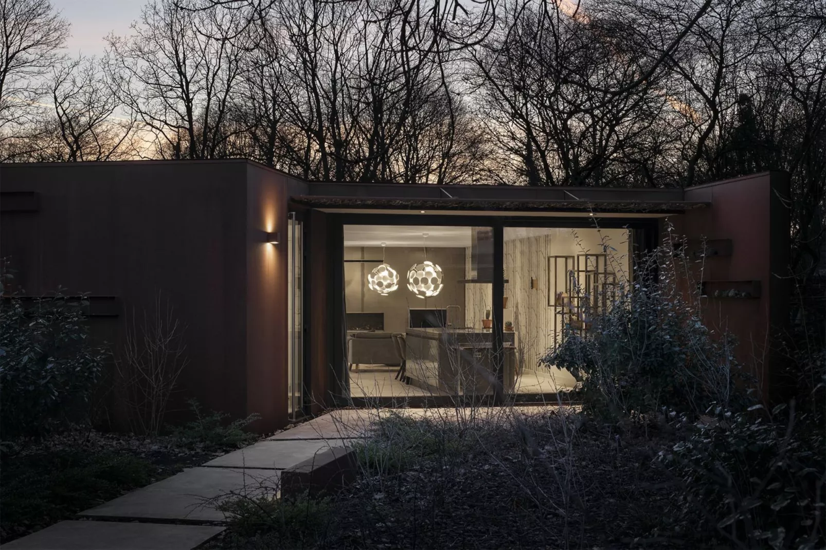 Stalen Boshuis - Exterior in summer