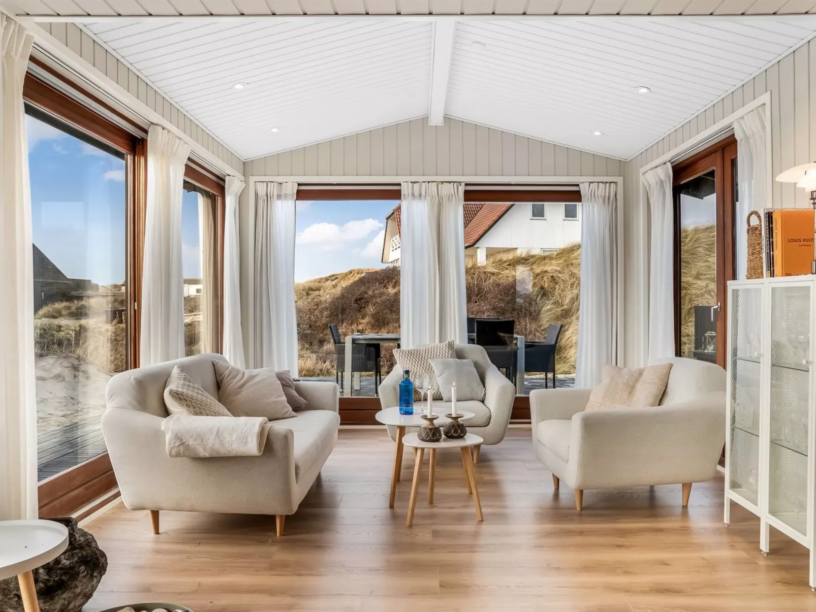 "Kiina" - 100m from the sea - Drinnen
