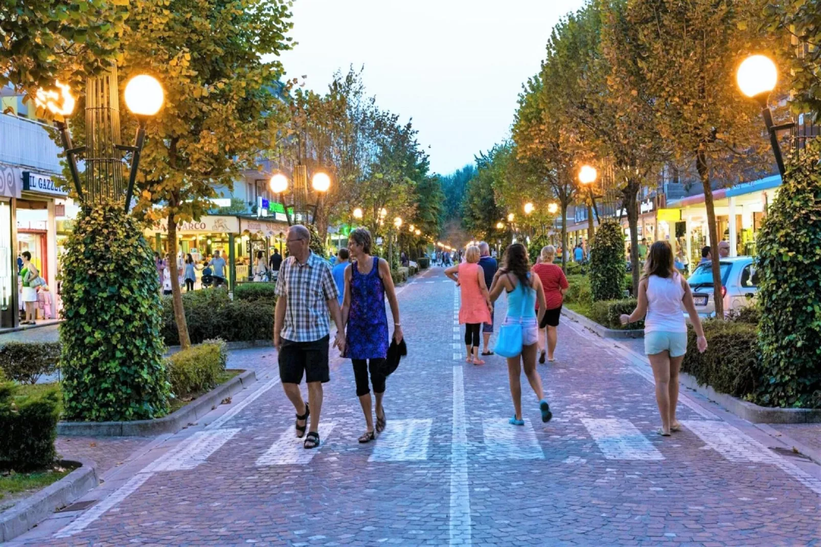 Riviera 18 - Areas within 5km in summer