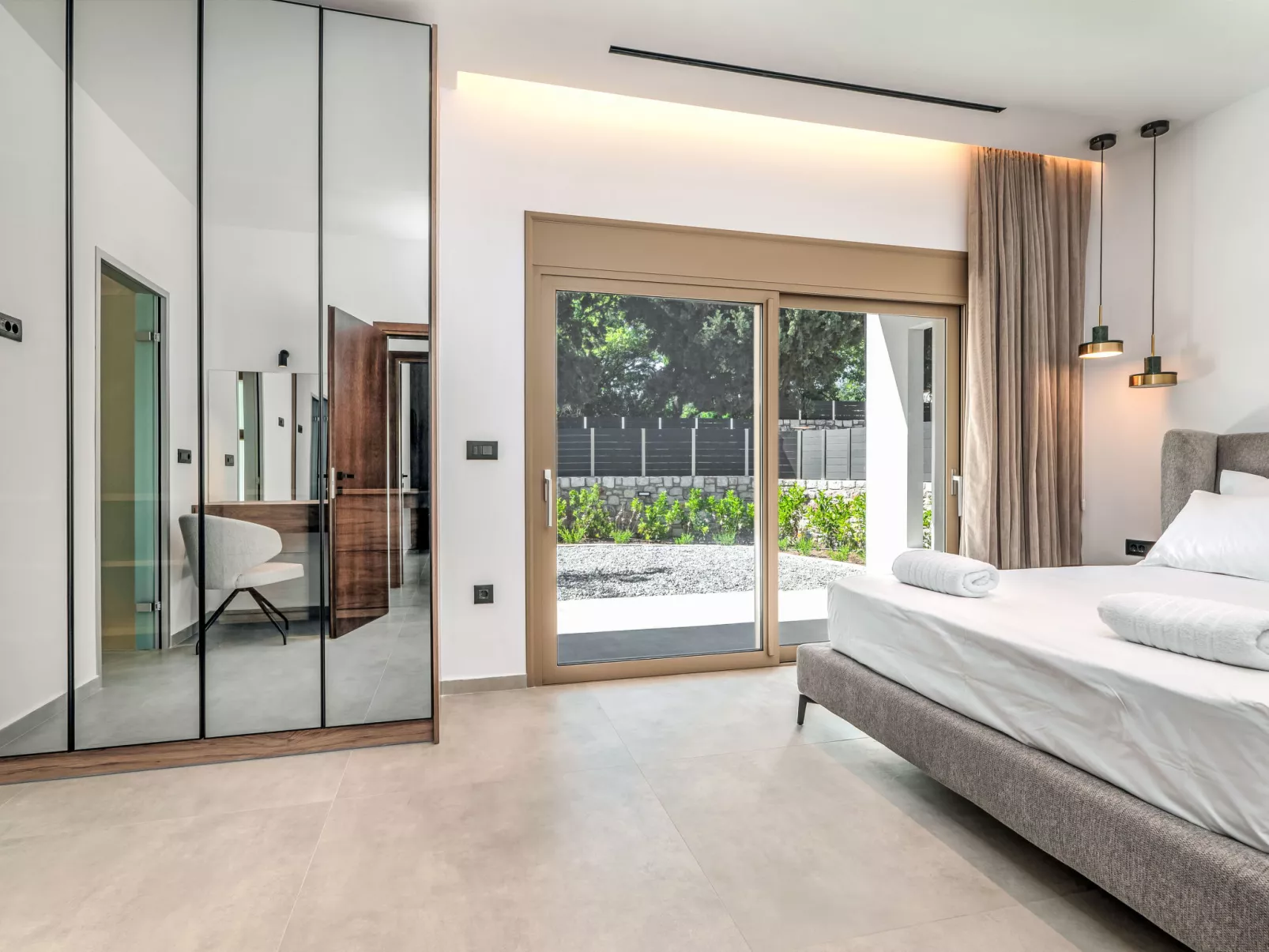 Ruby Paradise - Drinnen