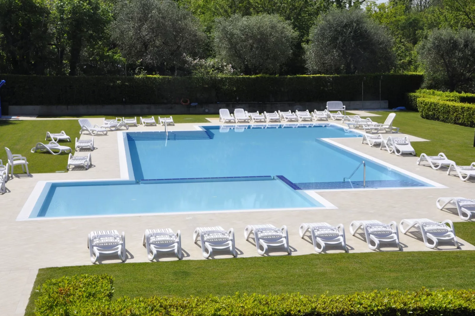 Casara Elle Otto - Swimming pool