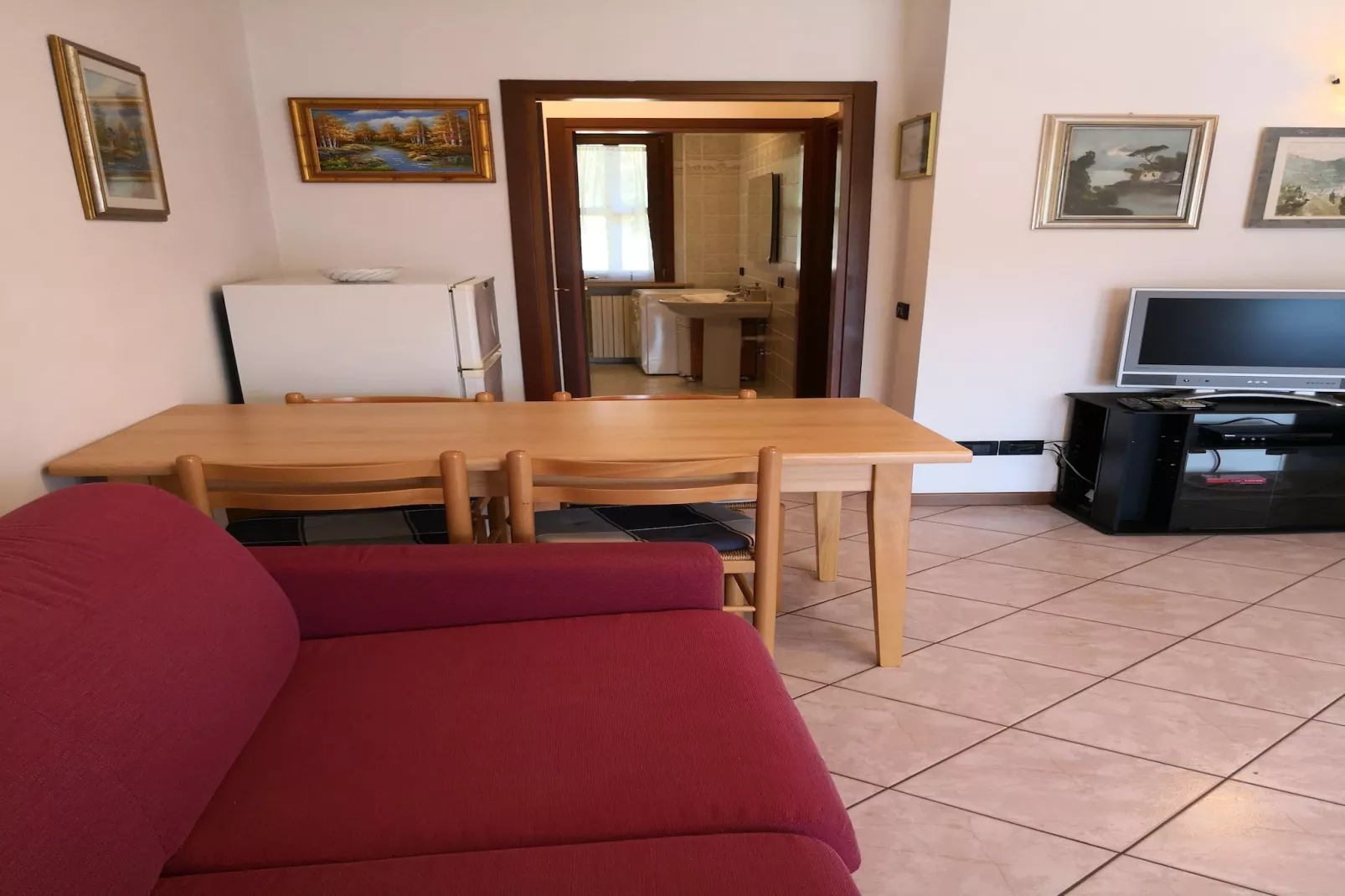 Casara Elle Otto - Living room