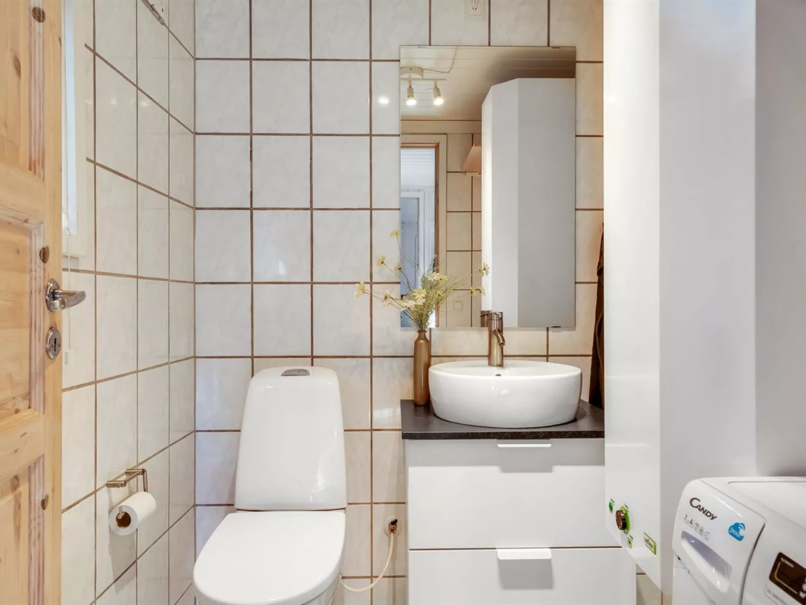 "Bylgja" - 1.7km from the sea - Inside