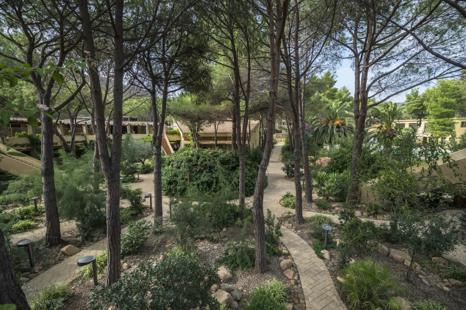 Res Abbaechelu Santa Margherita Bilo - Gardens in summer