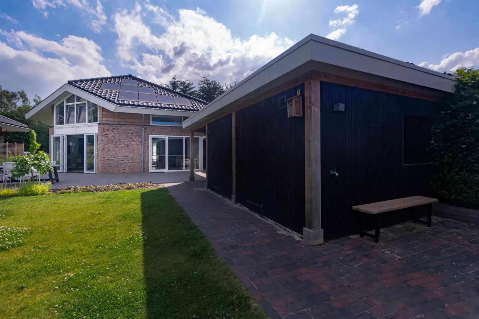 Watervilla Plas van Francke - Gardens in summer