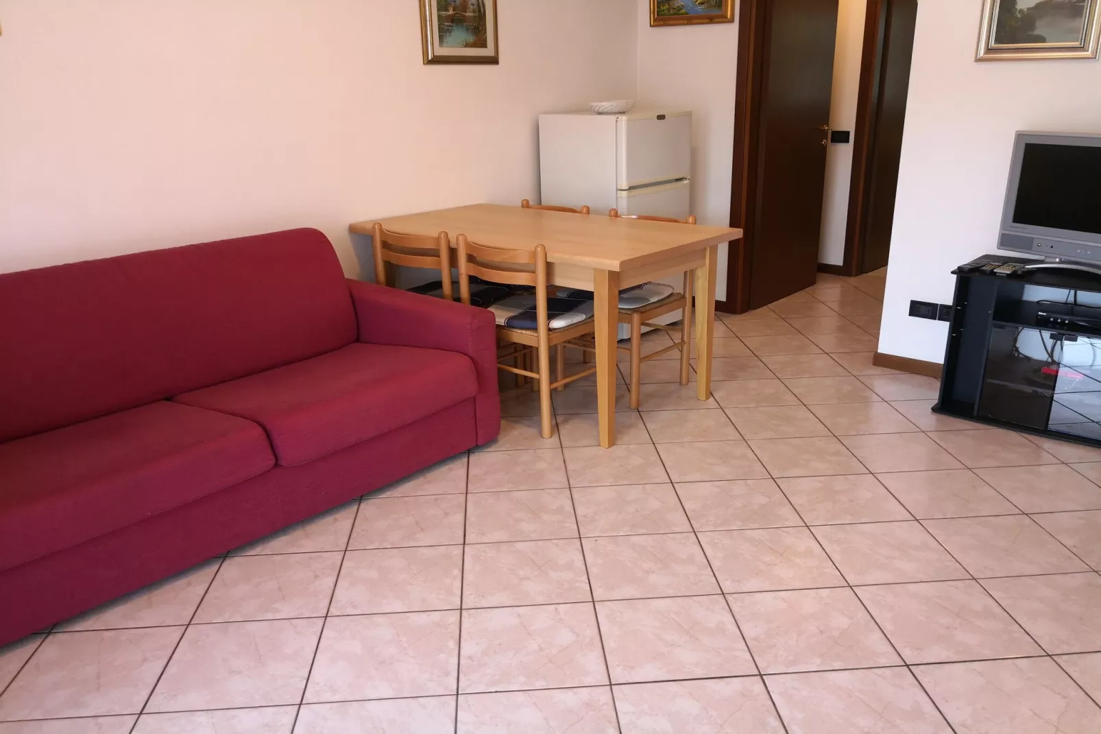 Casara Elle Otto - Living room