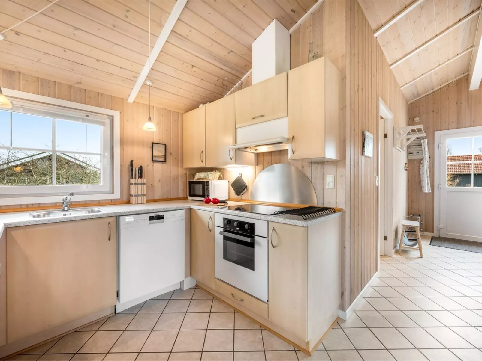 "Tinka" - 1.2km to the fjord - Dedans