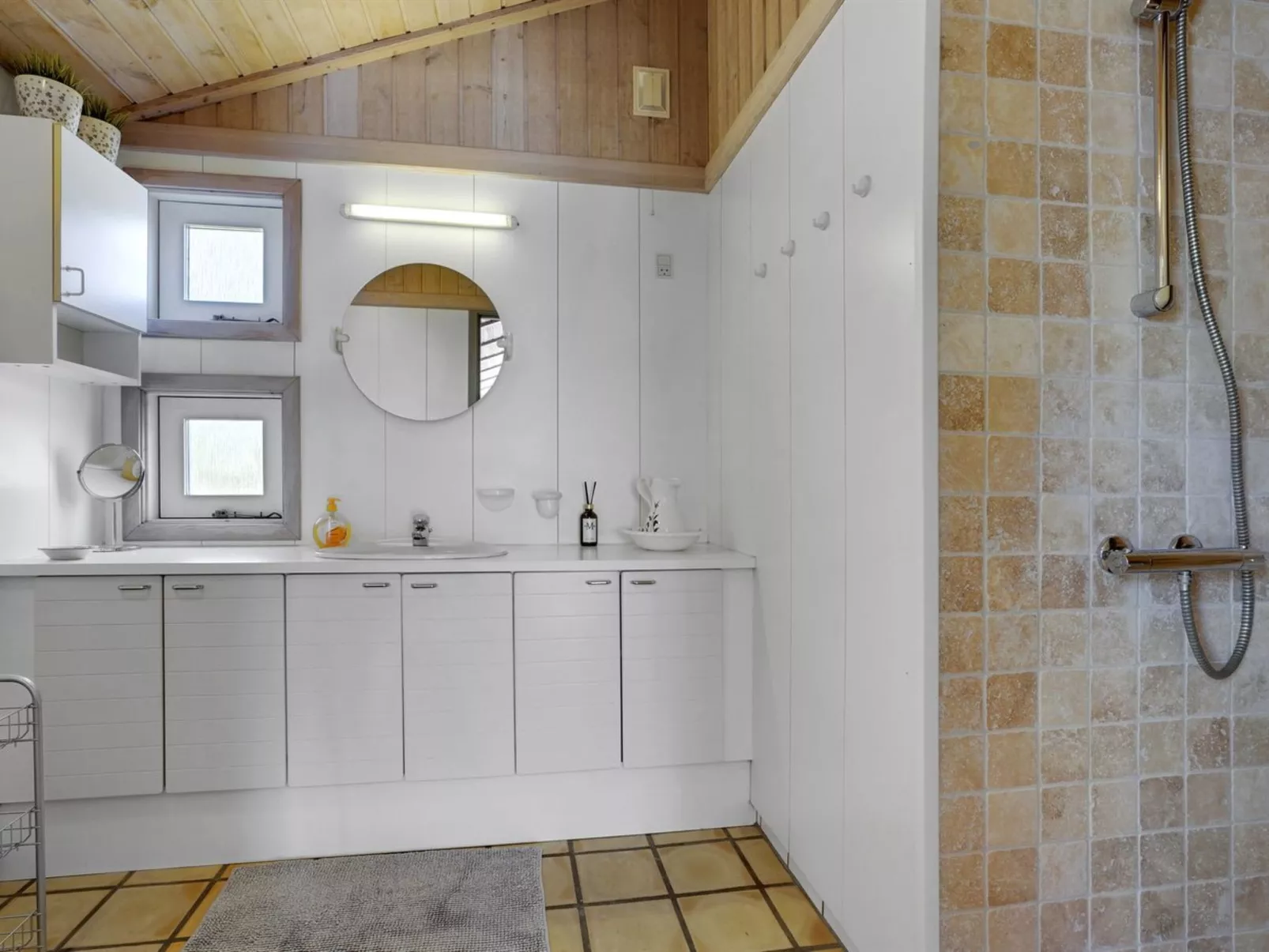 "Akka" - 2km from the sea - Drinnen