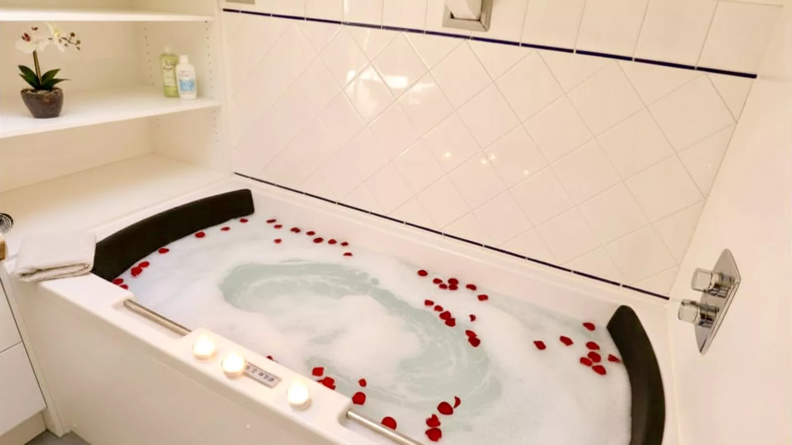 Myrabelle - Bathroom