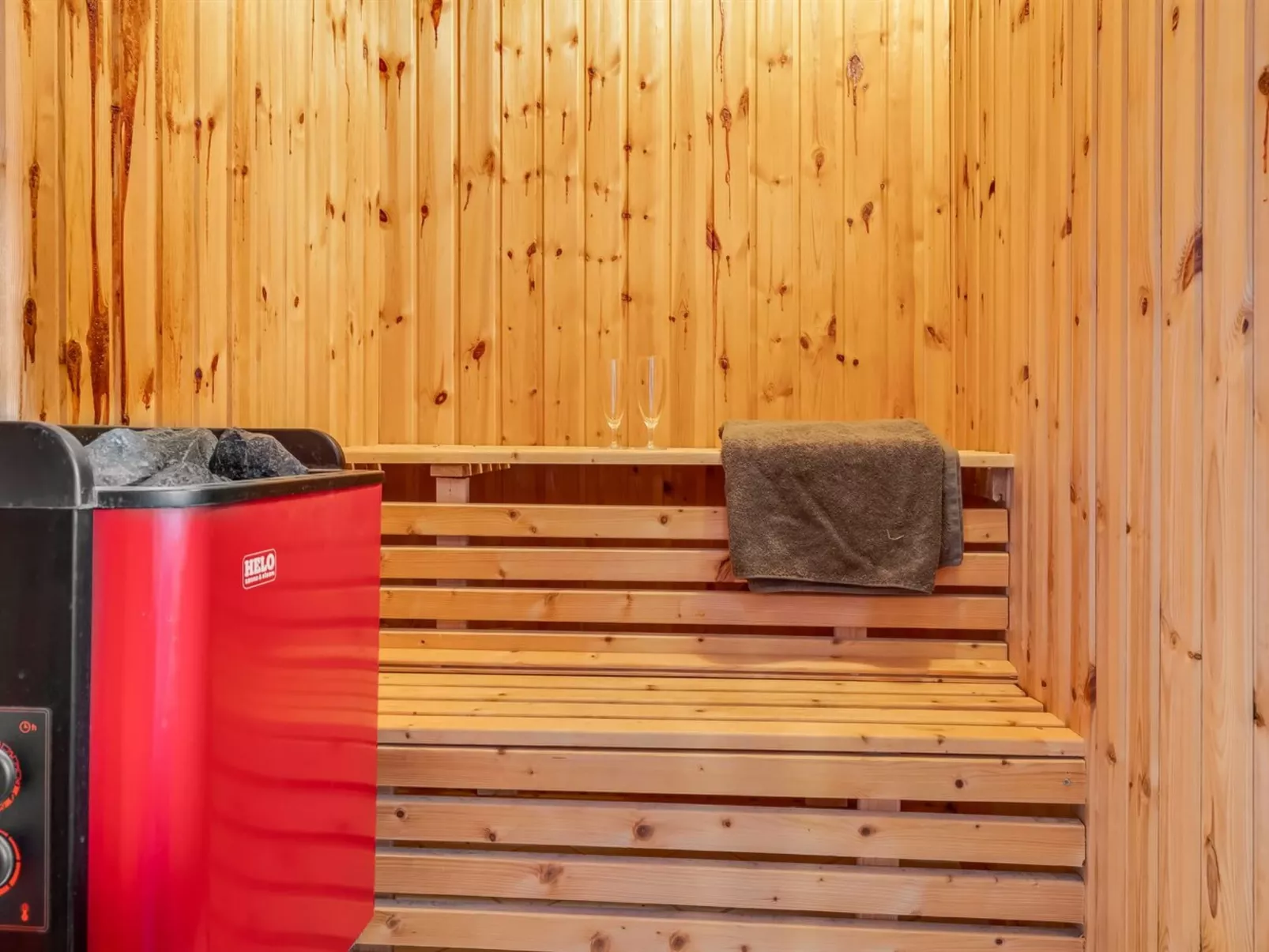 "Bylgja" - 1.7km from the sea - Inside