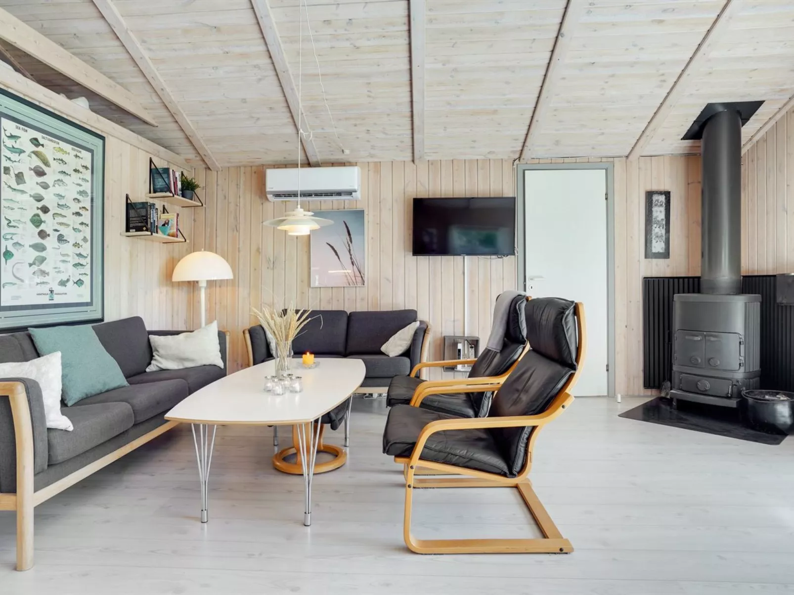 "Akka" - 2km from the sea - Drinnen