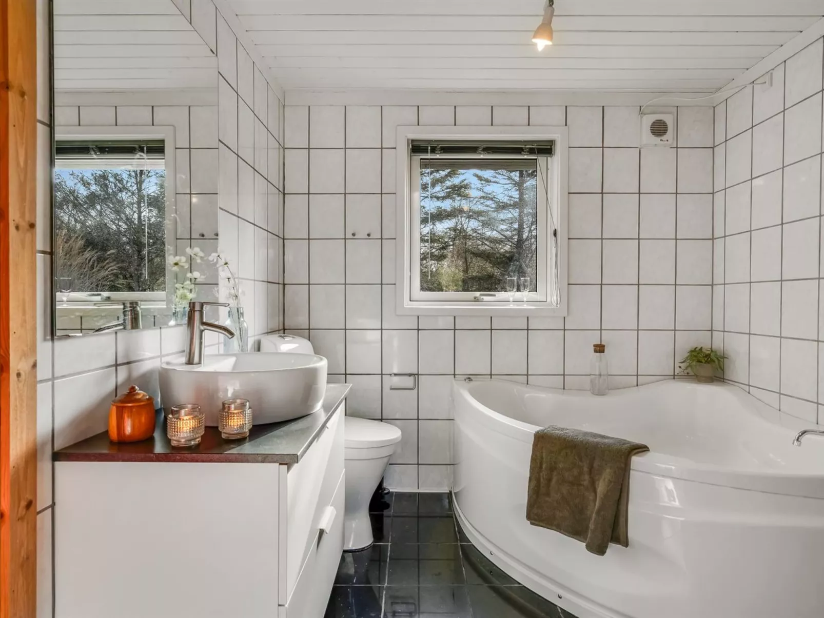 "Bylgja" - 1.7km from the sea - Inside