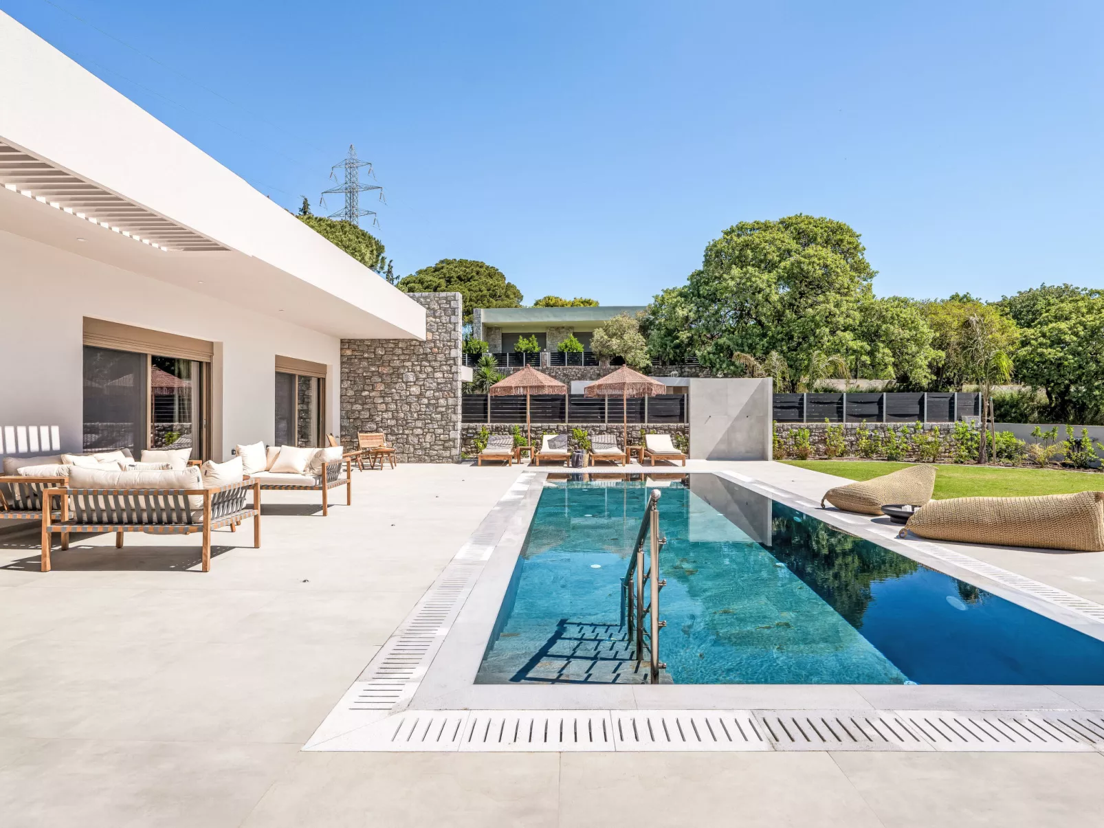 Ruby Paradise - Draußen