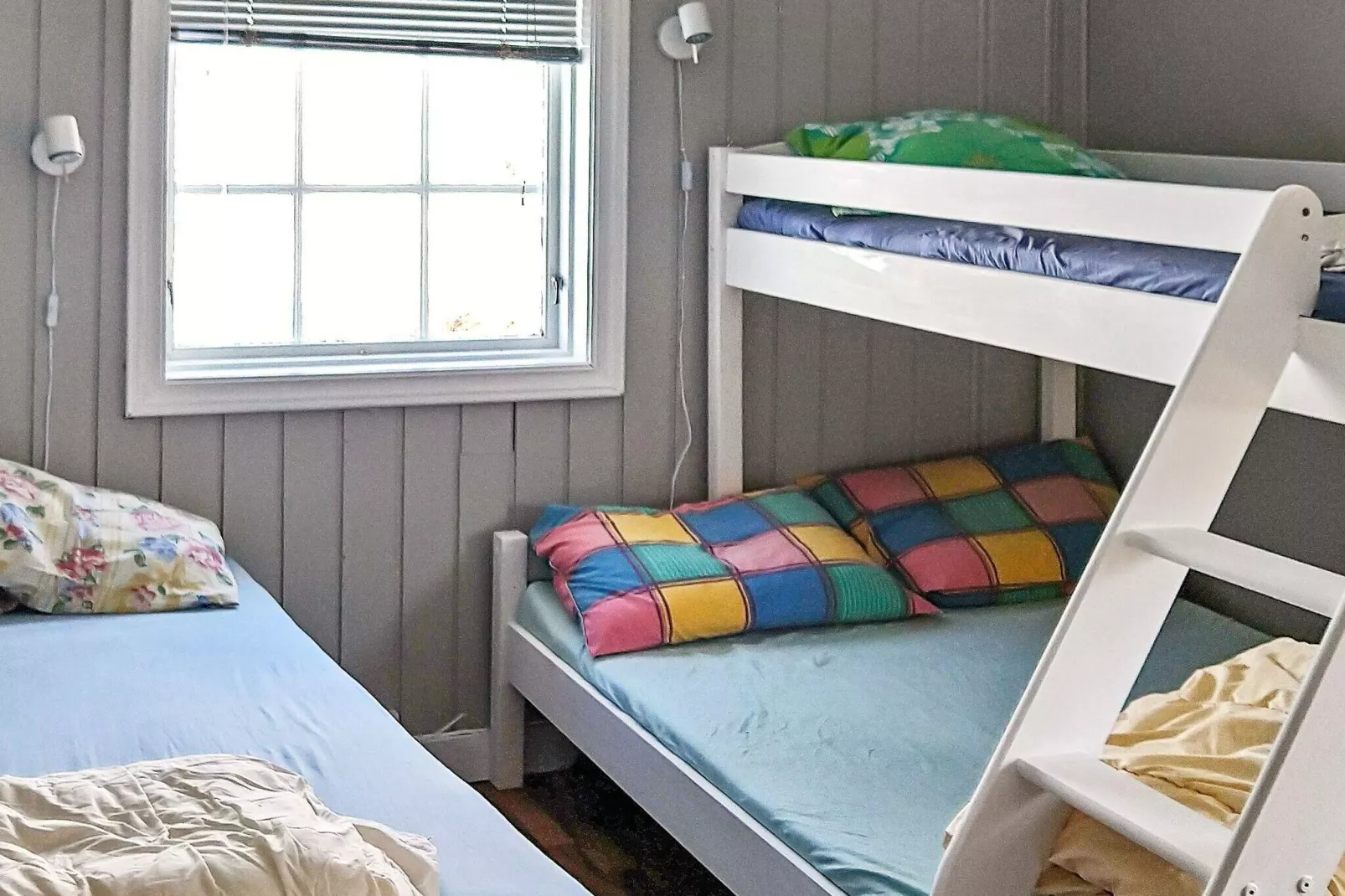 76766 HAUGEN GARD-Indoor
