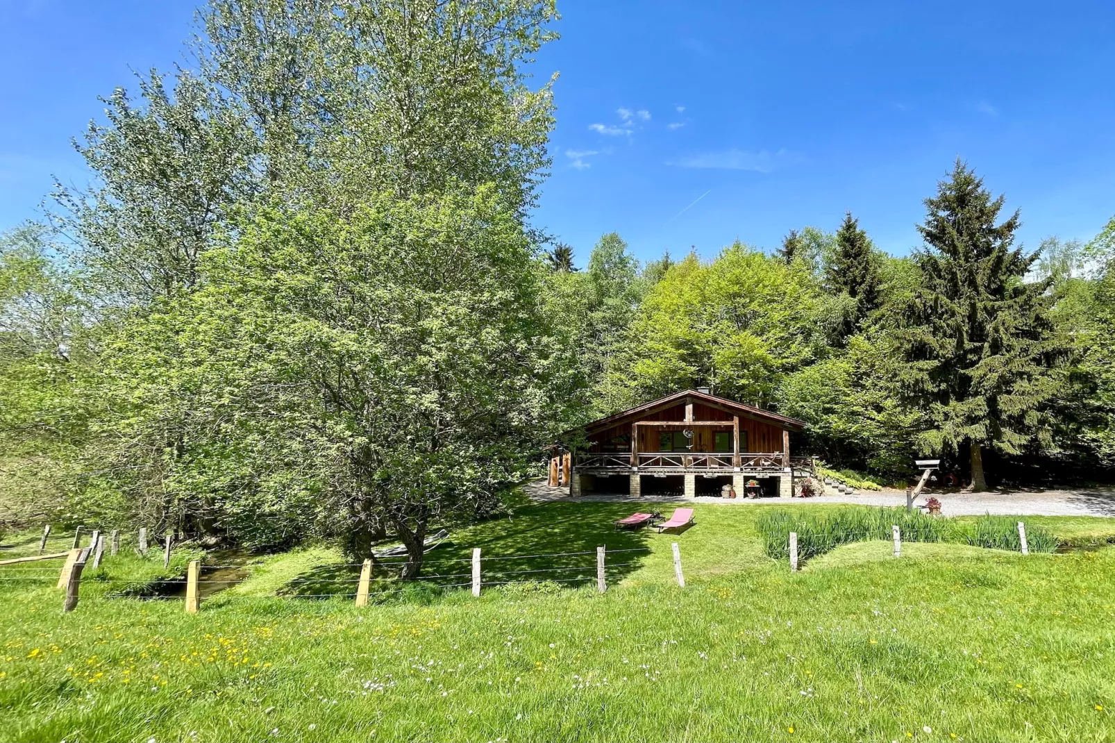 La Linotte - Areas within 1km in summer