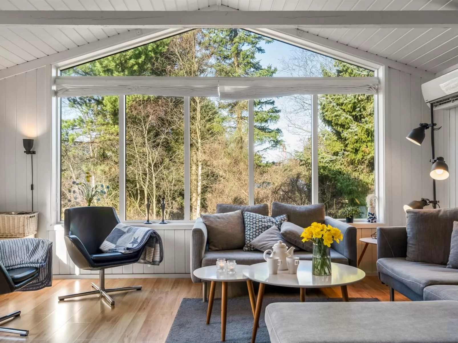 "Bylgja" - 1.7km from the sea - Inside