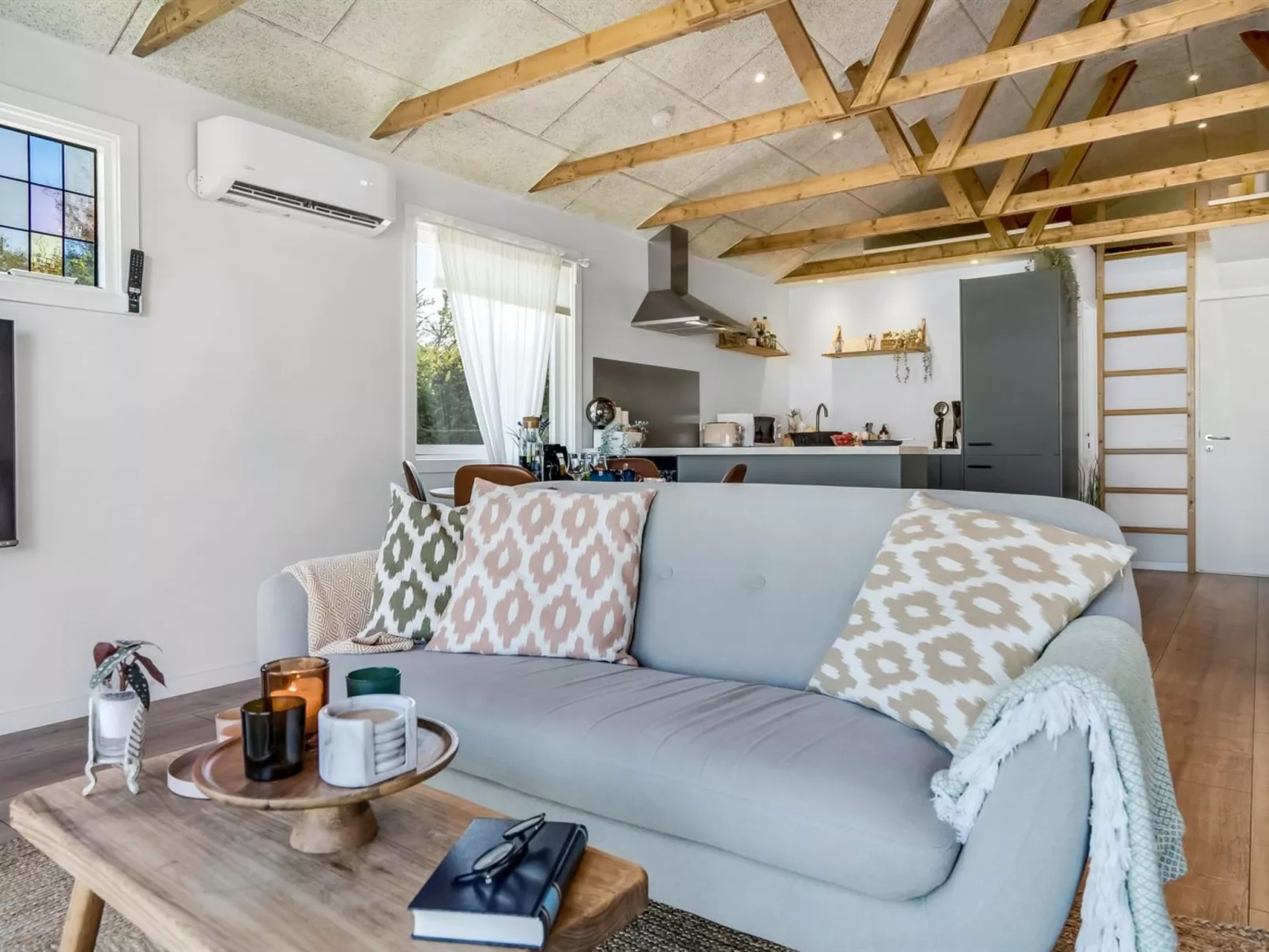 "Kanerva" - 100m to the fjord - Drinnen