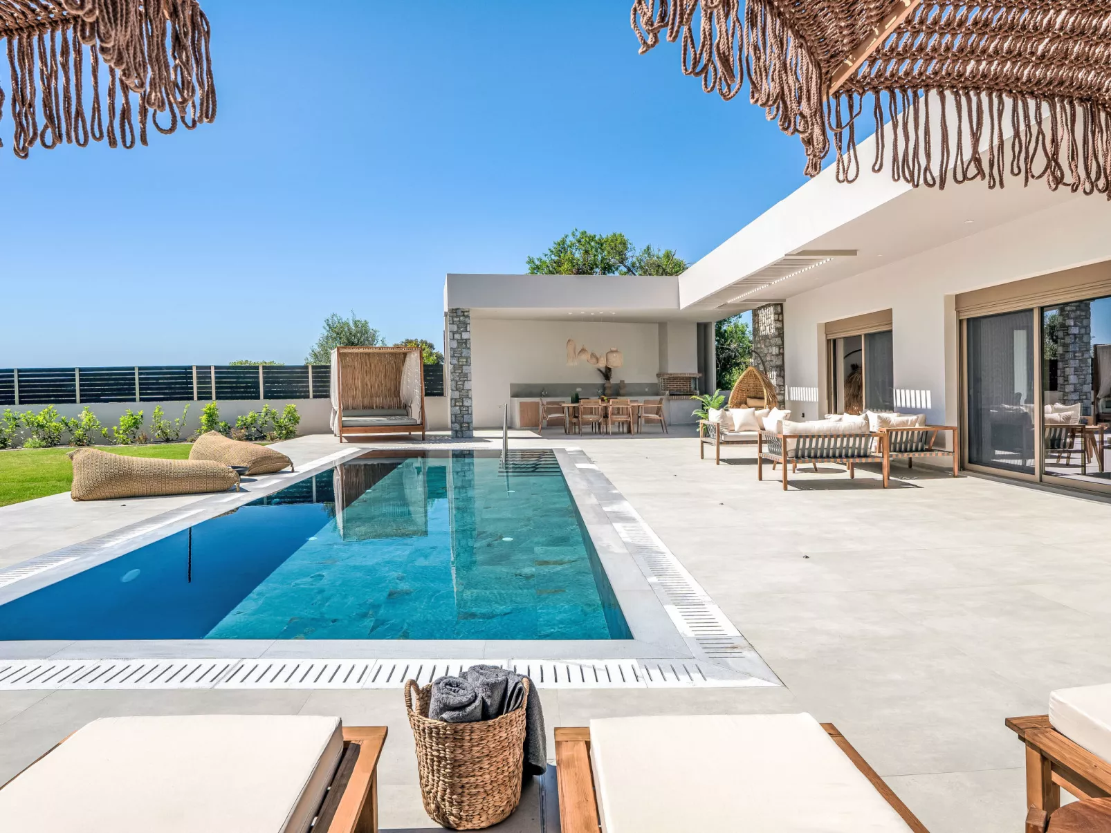 Ruby Paradise - Draußen