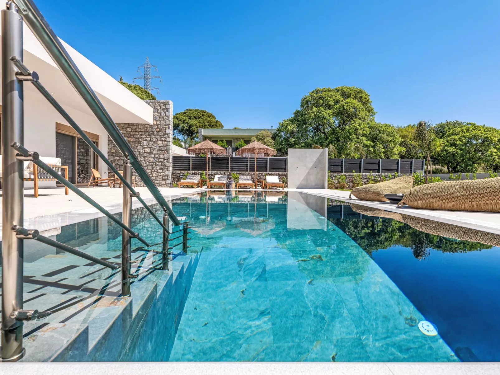 Ruby Paradise - Draußen