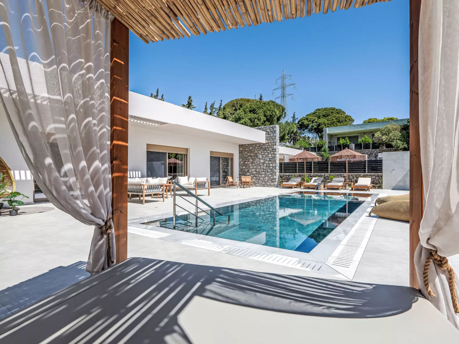 Ruby Paradise - Draußen