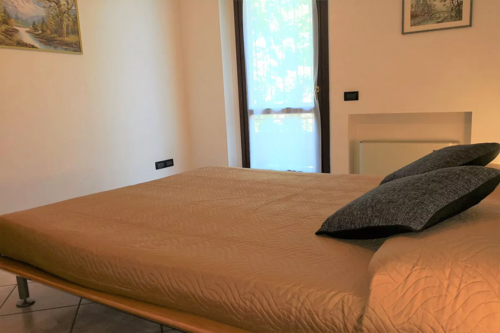 Casara Elle Otto - Bedroom