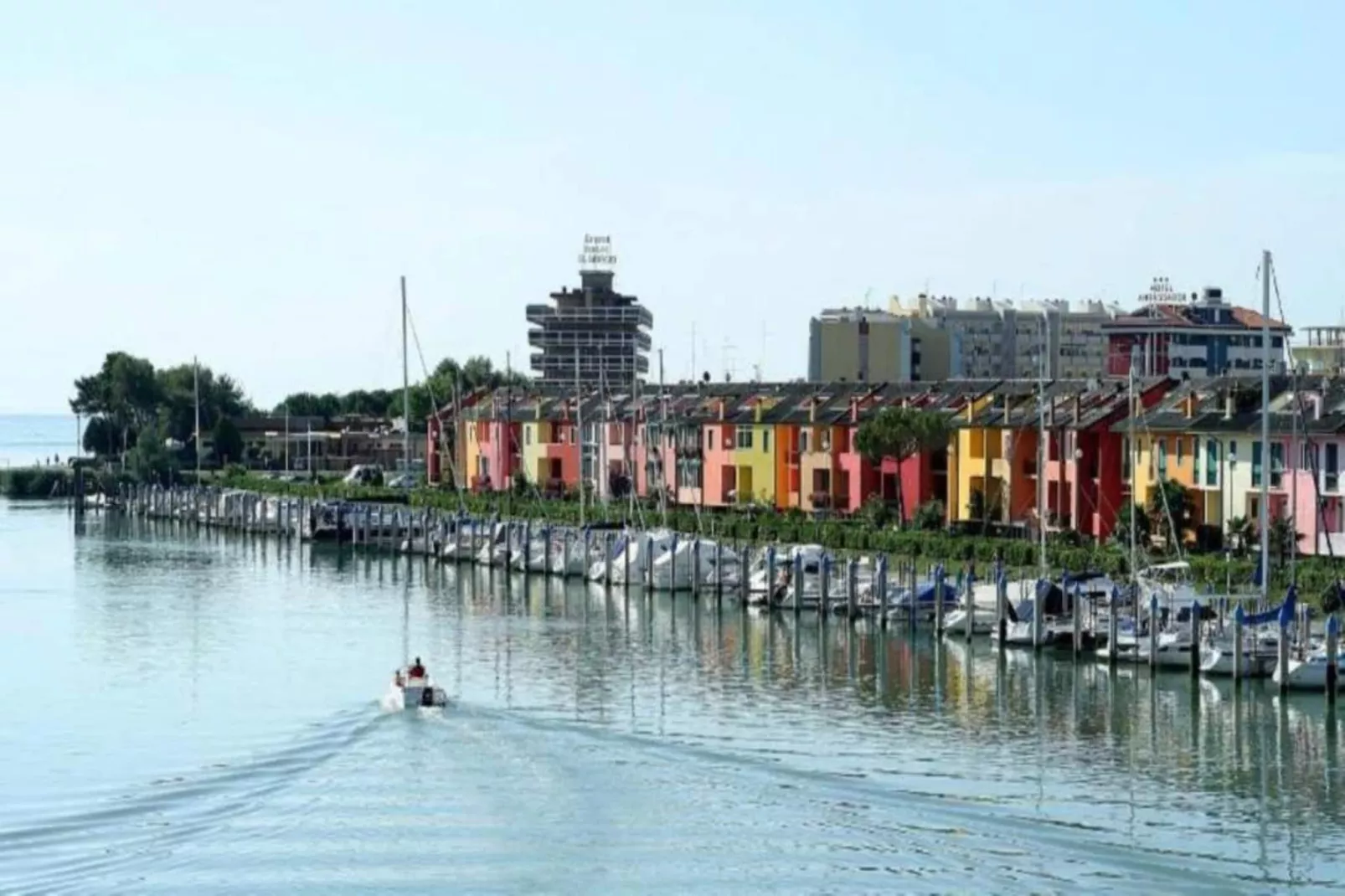 Riviera 18 - Areas within 5km in summer