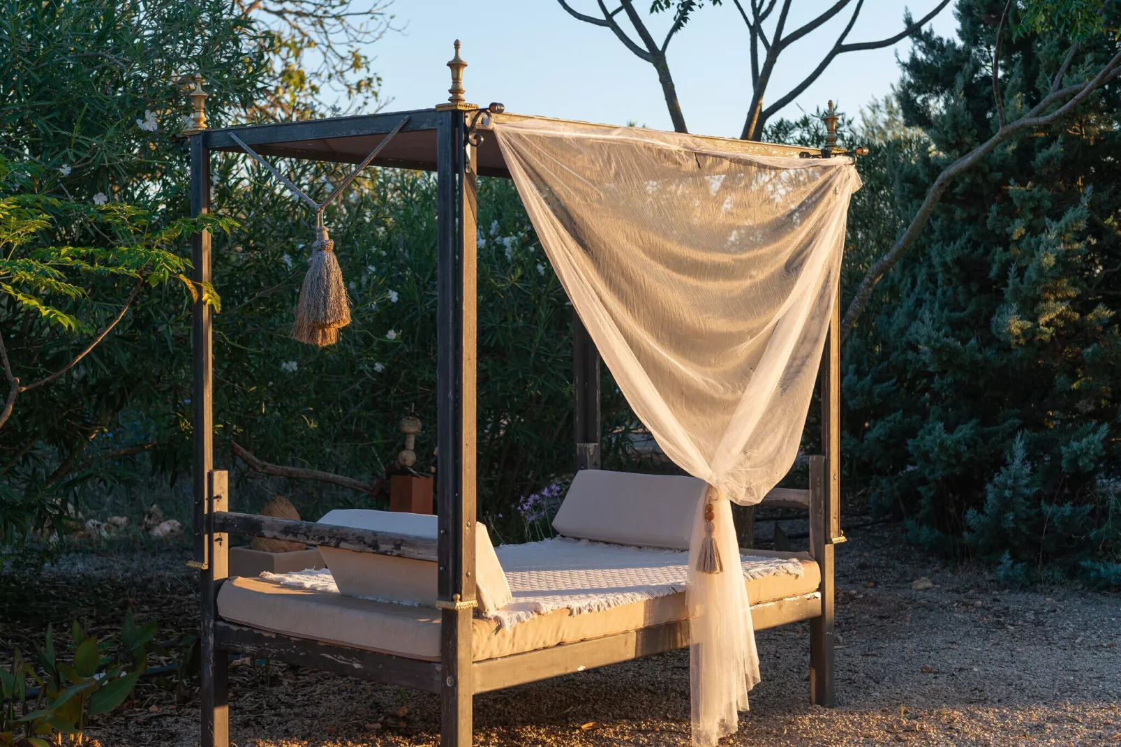 Banc Doli-Exterior summer