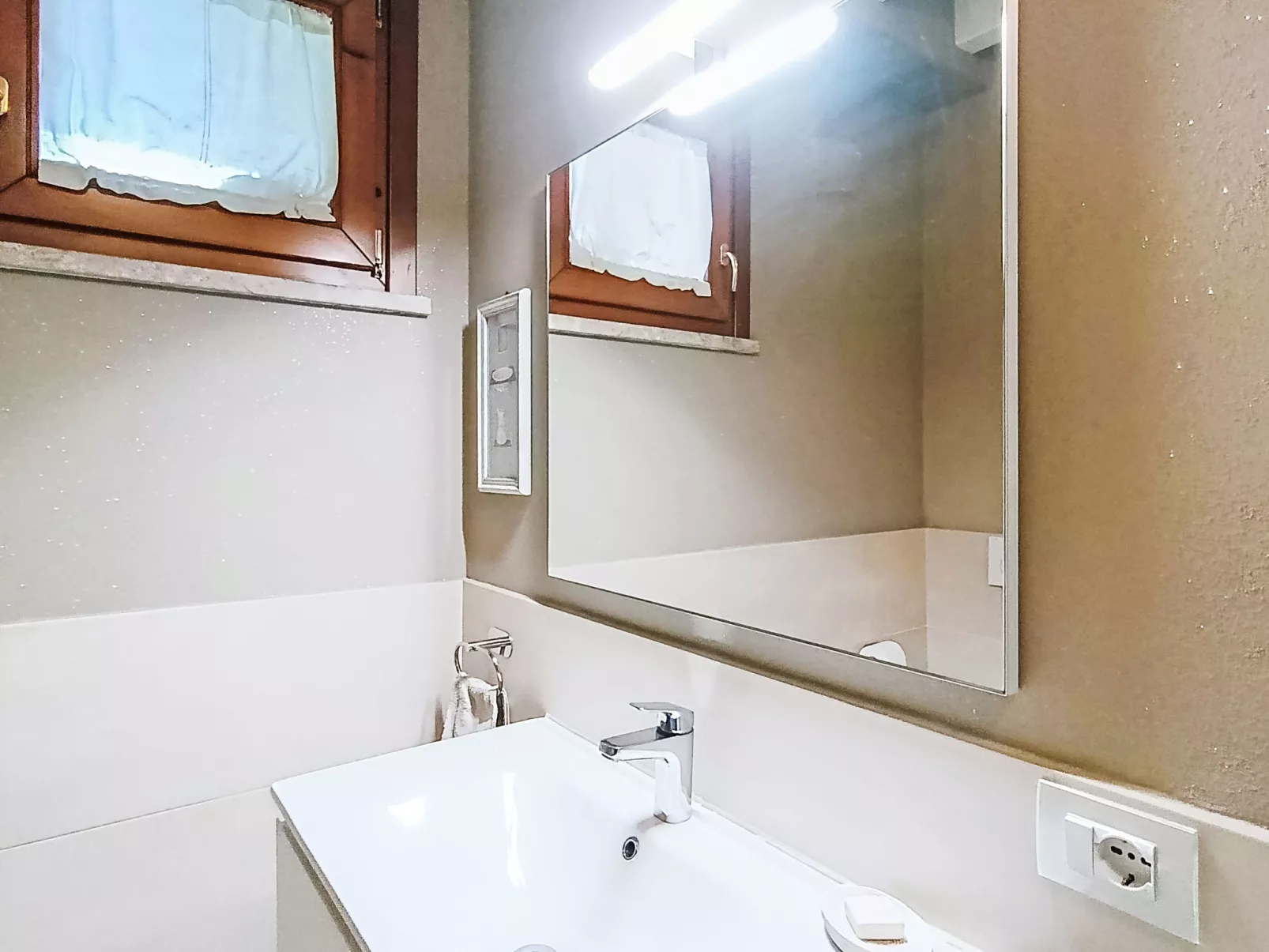 Parma House - Inside