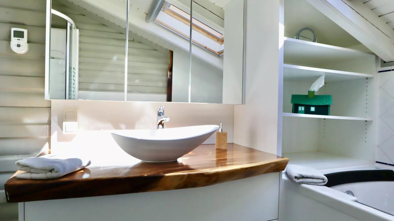 Myrabelle - Bathroom