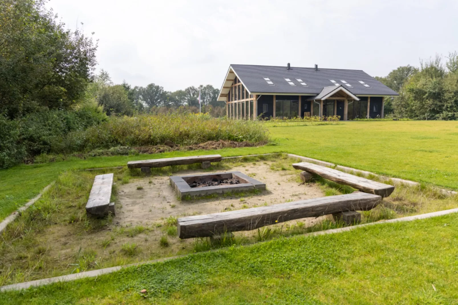 Het Heerlijcke Huis - Gardens in summer