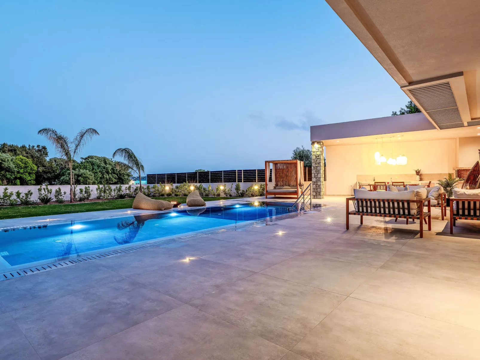 Ruby Paradise - Draußen