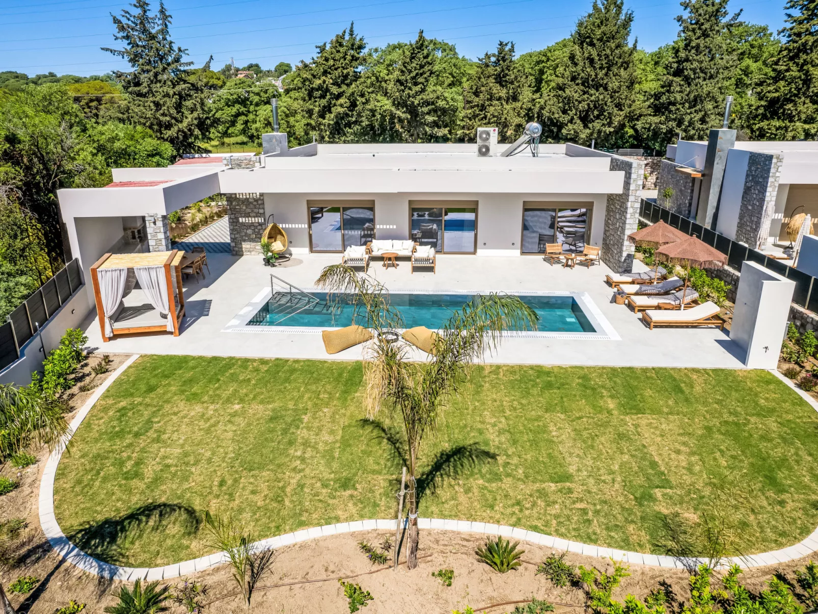 Ruby Paradise - Draußen