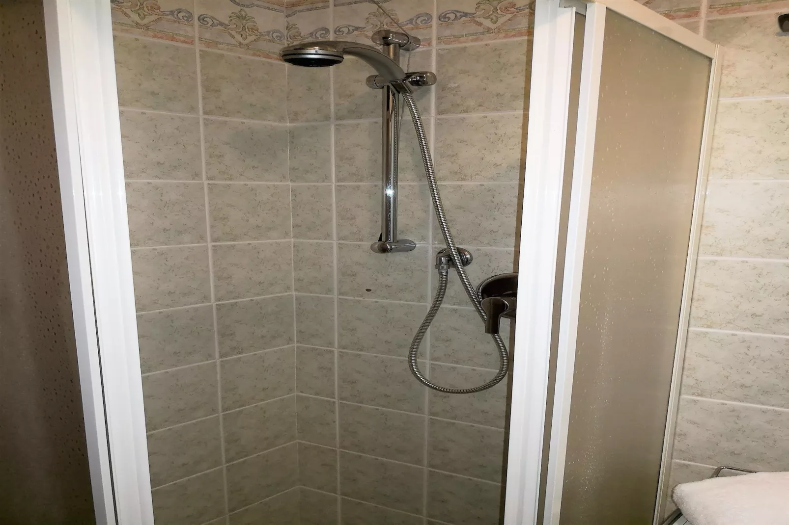 Casara Elle Otto - Bathroom