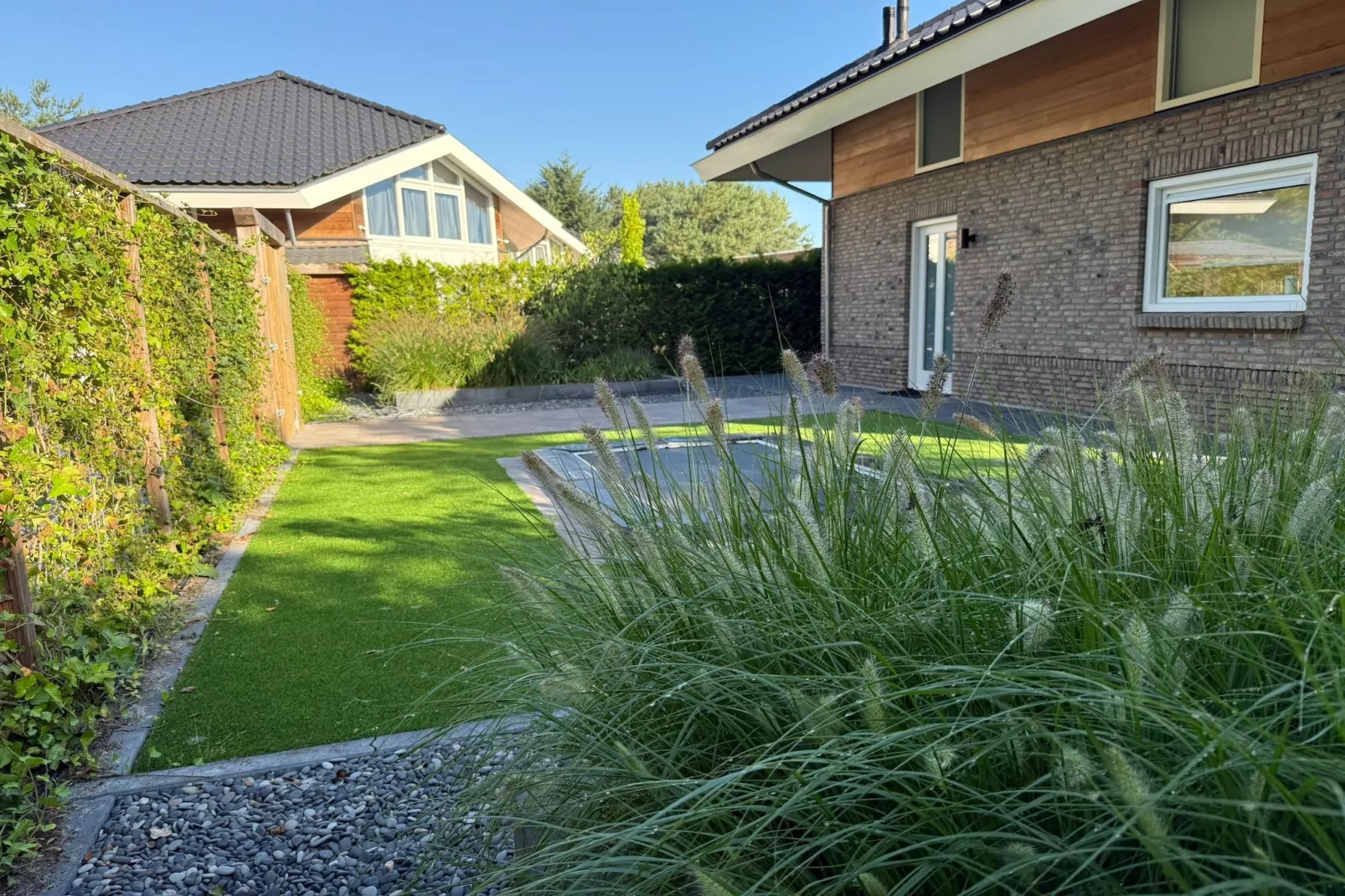 Holiday home Torenvalk - Gardens in summer