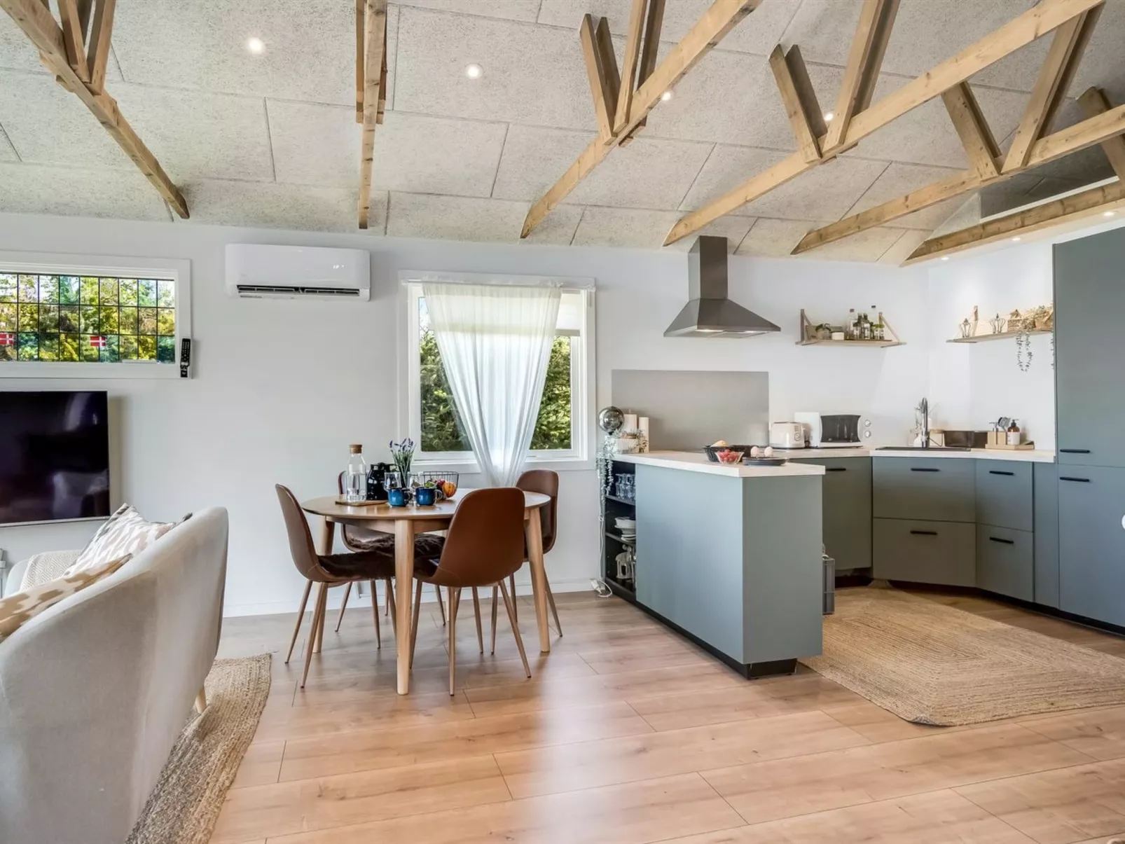 "Kanerva" - 100m to the fjord - Drinnen